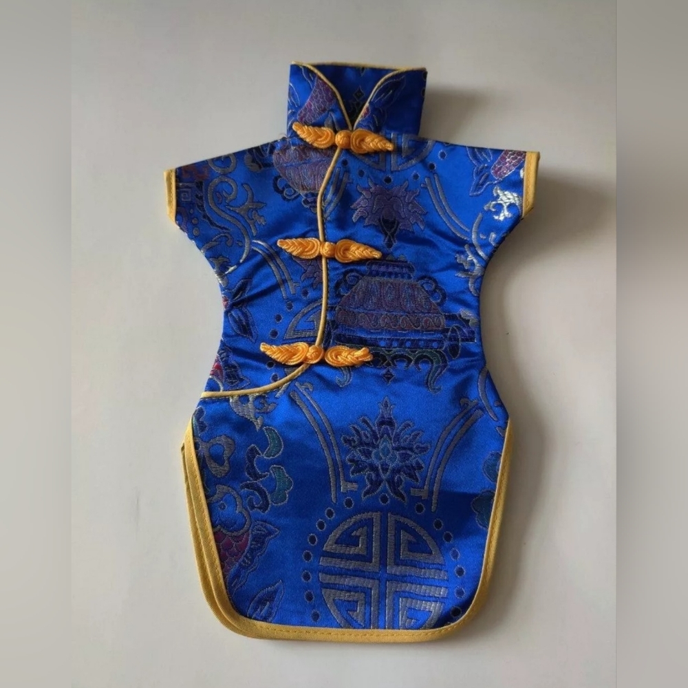 Elegant and Fancy Wine Bottle Cover Kimono Blue & Yellow. Open but Never Used